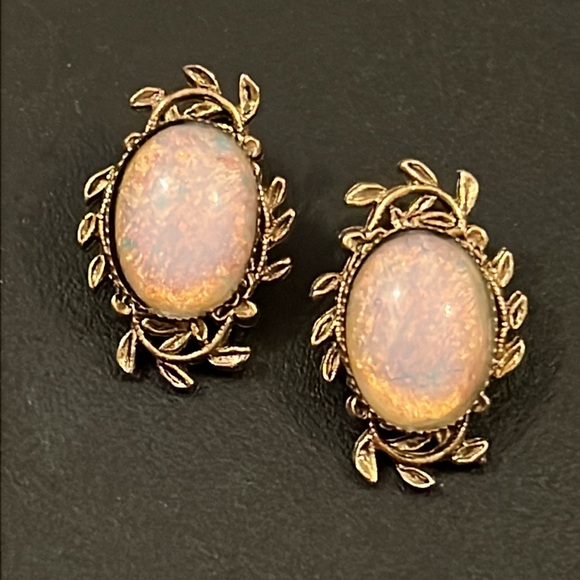 Vintage Gold Plated & Opal Glass Cabochon Set in Vines Clip Ons Earrings - Picture 5 of 7
